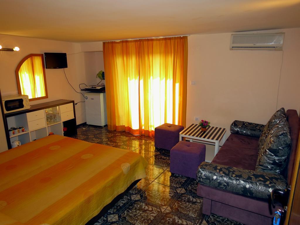 Family Hotel Lebed Nesebar Eksteriør bilde